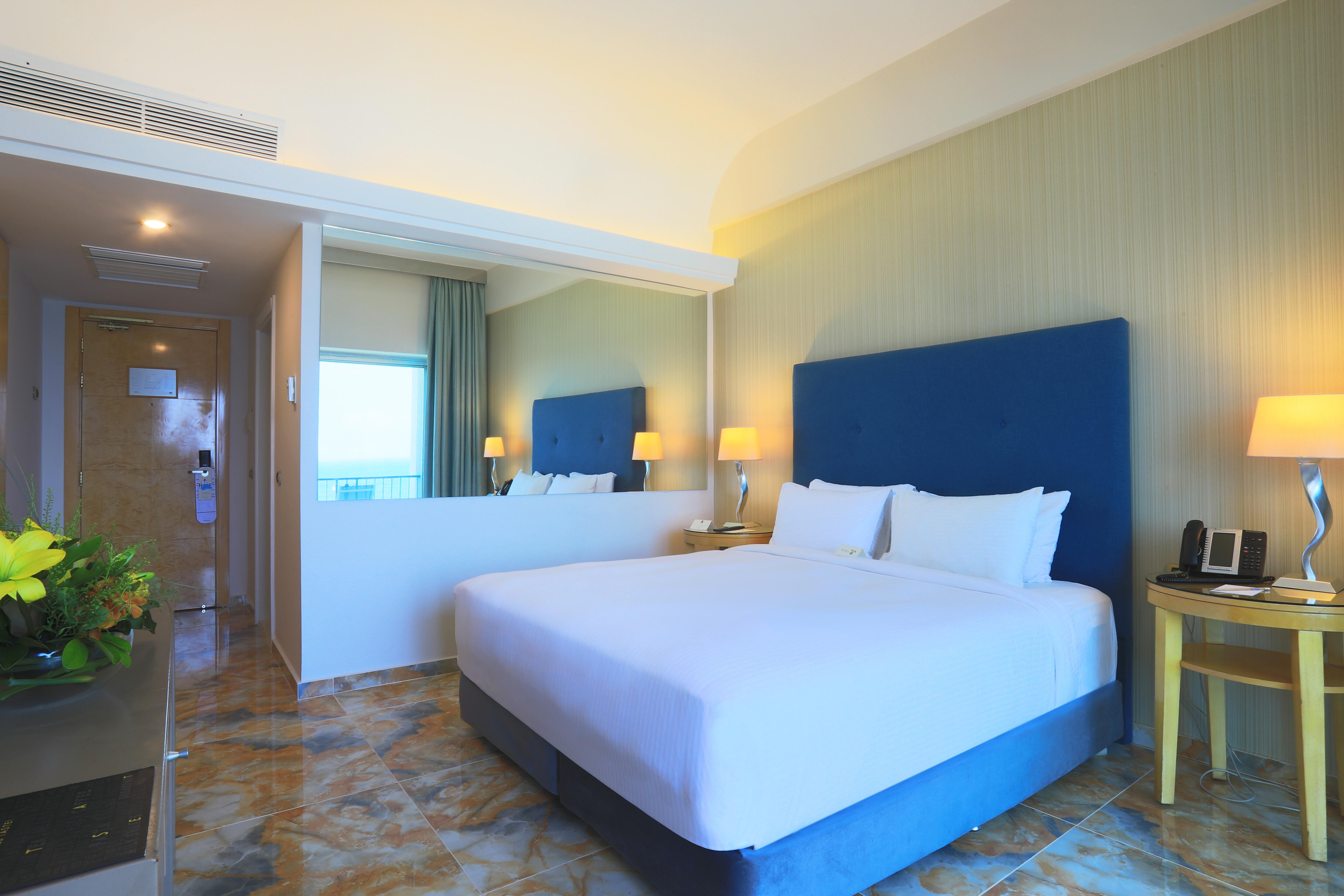 Riviera Hotel And Beach Lounge, Бейрут Экстерьер фото