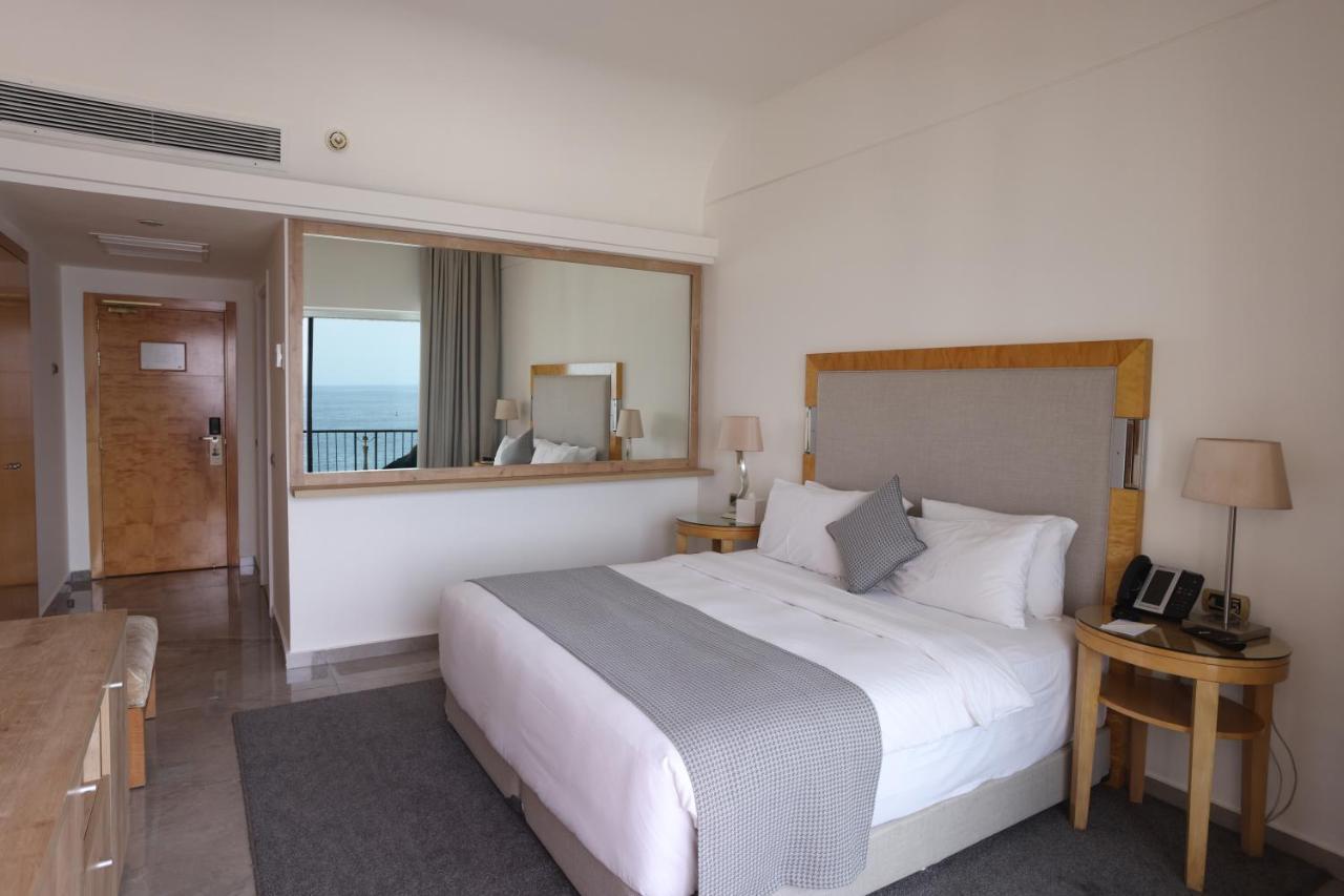 Riviera Hotel And Beach Lounge, Бейрут Экстерьер фото