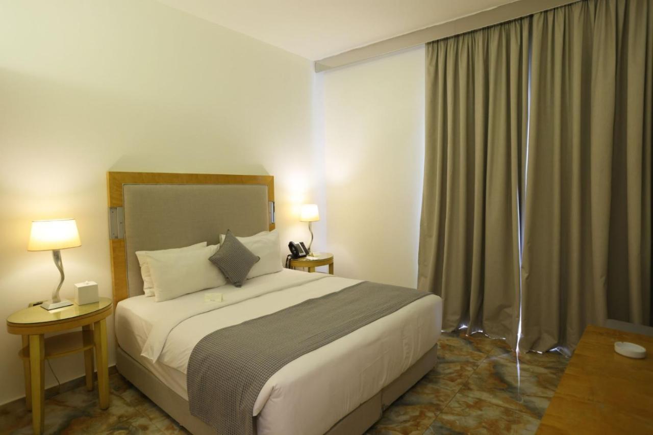 Riviera Hotel And Beach Lounge, Бейрут Экстерьер фото