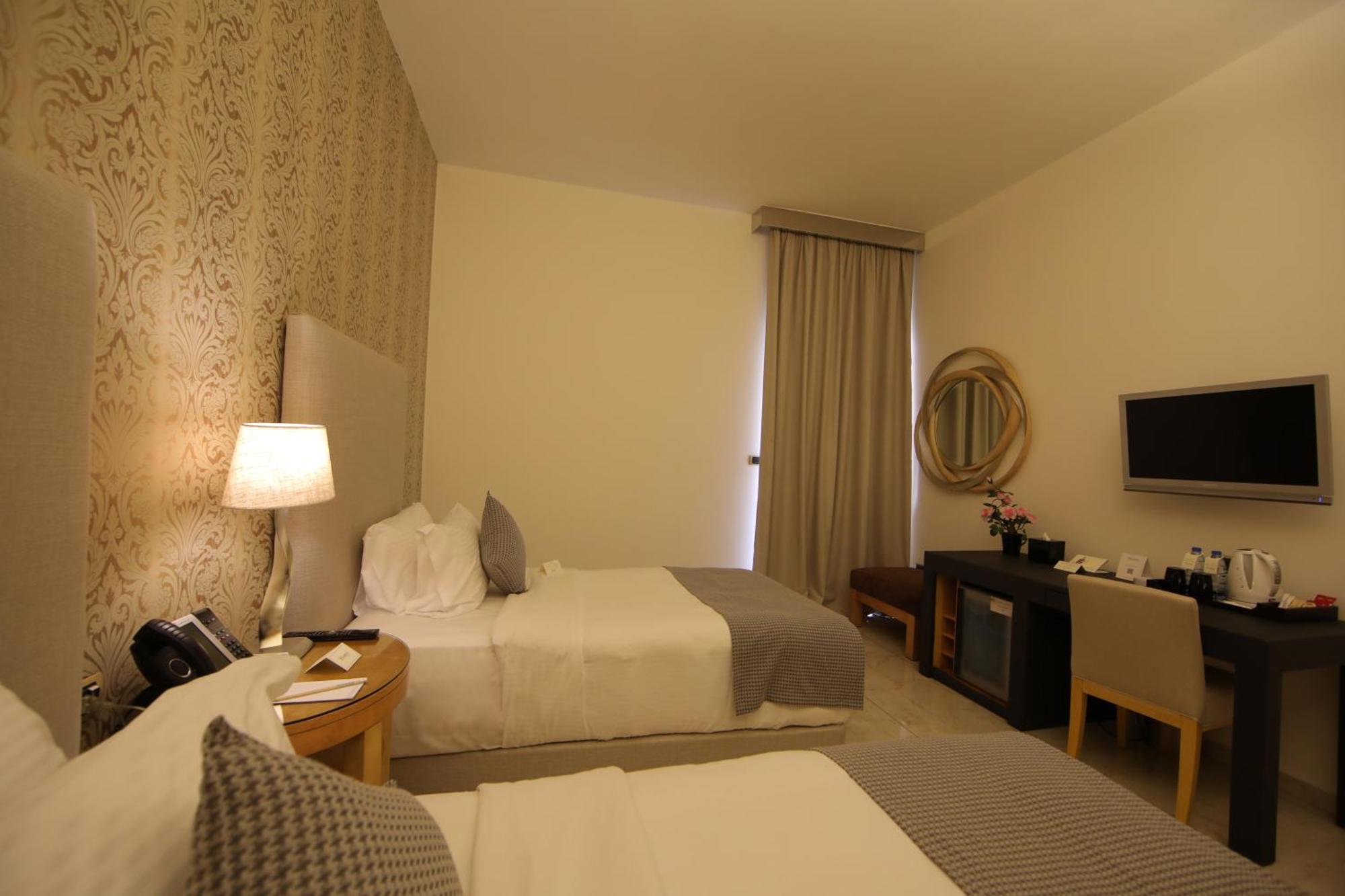 Riviera Hotel And Beach Lounge, Бейрут Экстерьер фото