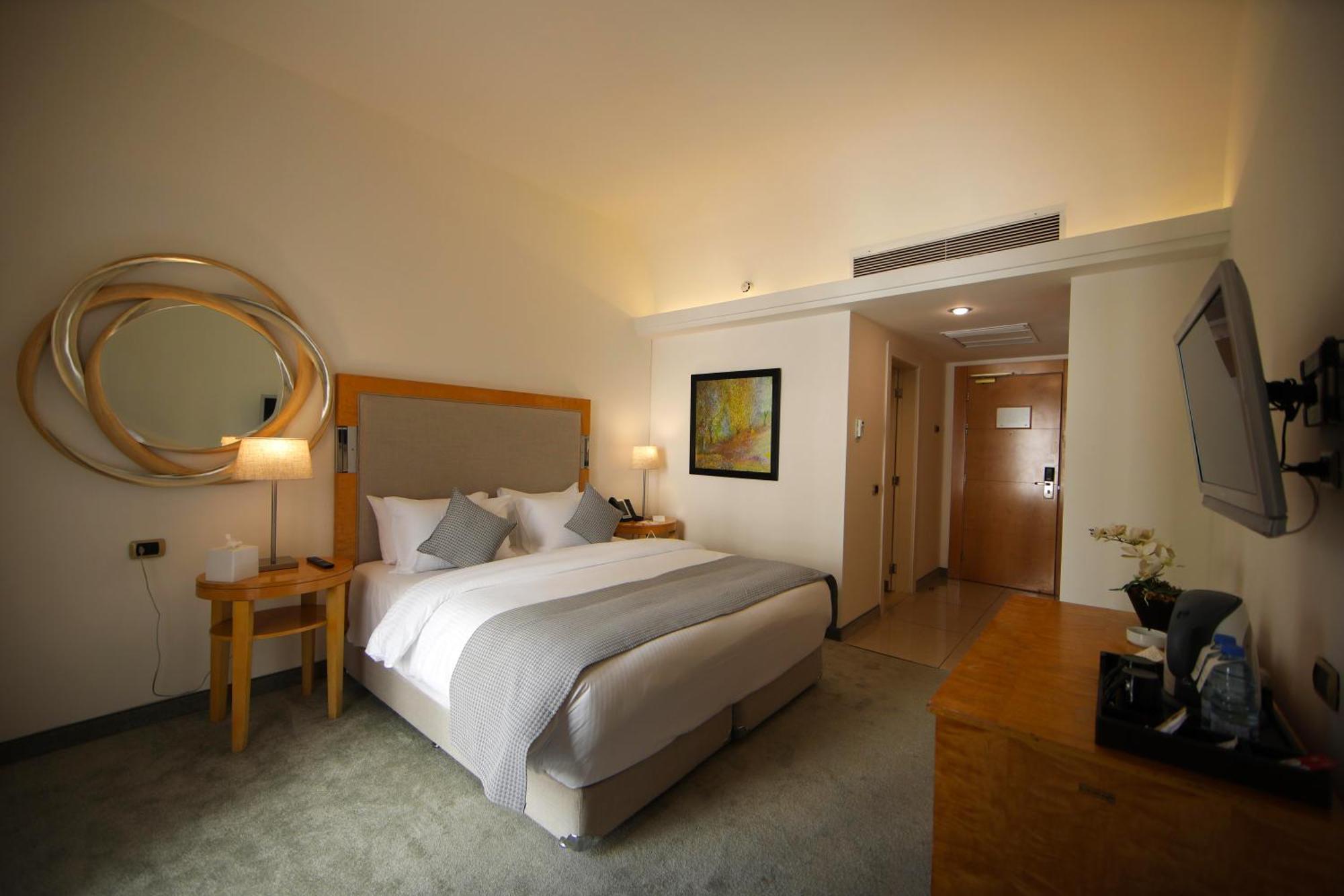 Riviera Hotel And Beach Lounge, Бейрут Экстерьер фото
