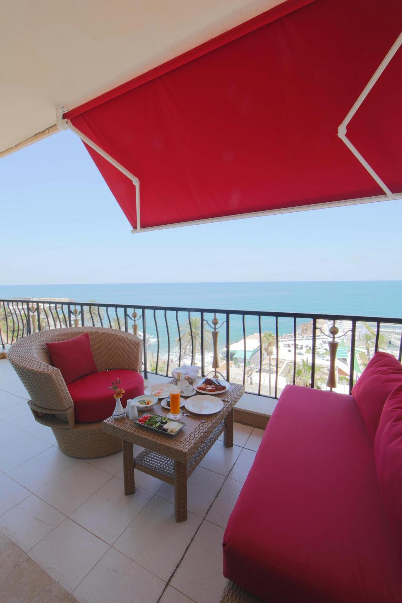 Riviera Hotel And Beach Lounge, Бейрут Экстерьер фото